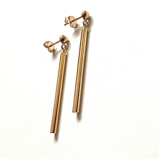 Capture timeless elegance with our genuine gold bar dangle earrings. Crafted from pure 14K solid gold, these earrings exude luxury and sophistication. The meticulously designed bars reflect light, showcasing the radiant glow of authentic gold. Elevate your style with the allure of genuine craftsmanship and lasting beauty.