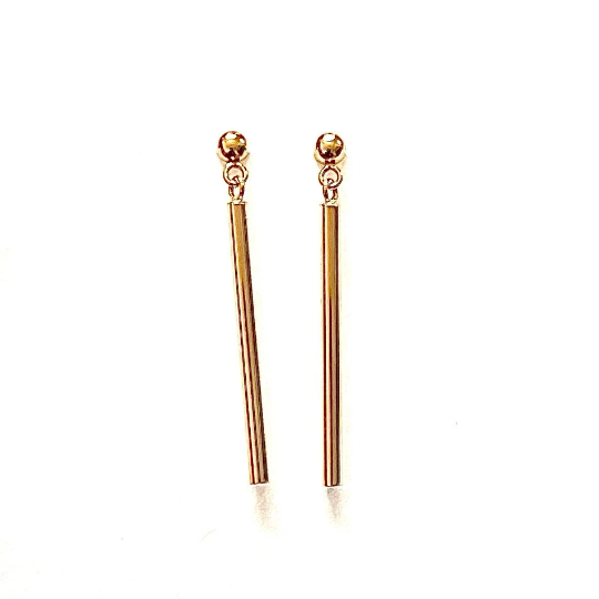 Discover the perfect blend of trendiness and timelessness with our genuine gold bar dangle earrings. Handcrafted from pure 14K solid gold, these earrings exude luxury and sophistication. The meticulously designed bars capture and reflect light, showcasing the radiant glow of authentic gold. With a stylish and secure butterfly back, these earrings are a must-have accessory, adding a touch of elegance to both modern and classic looks.